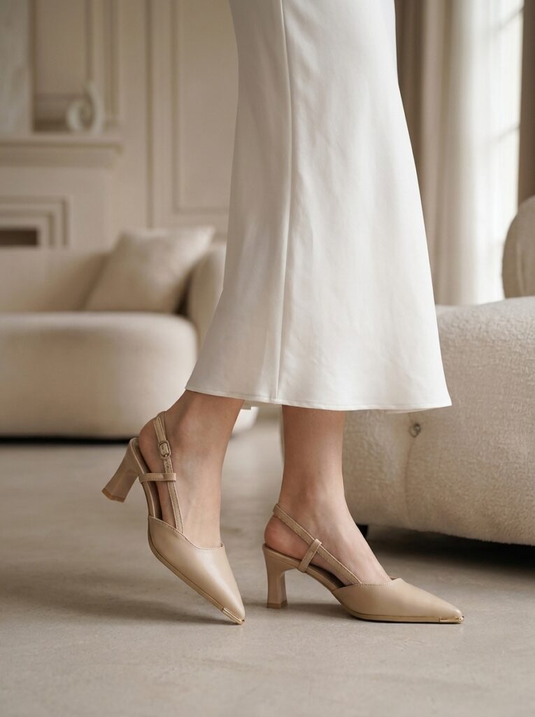 Julia J-261 Elegant Mid-Heel Court Shoe